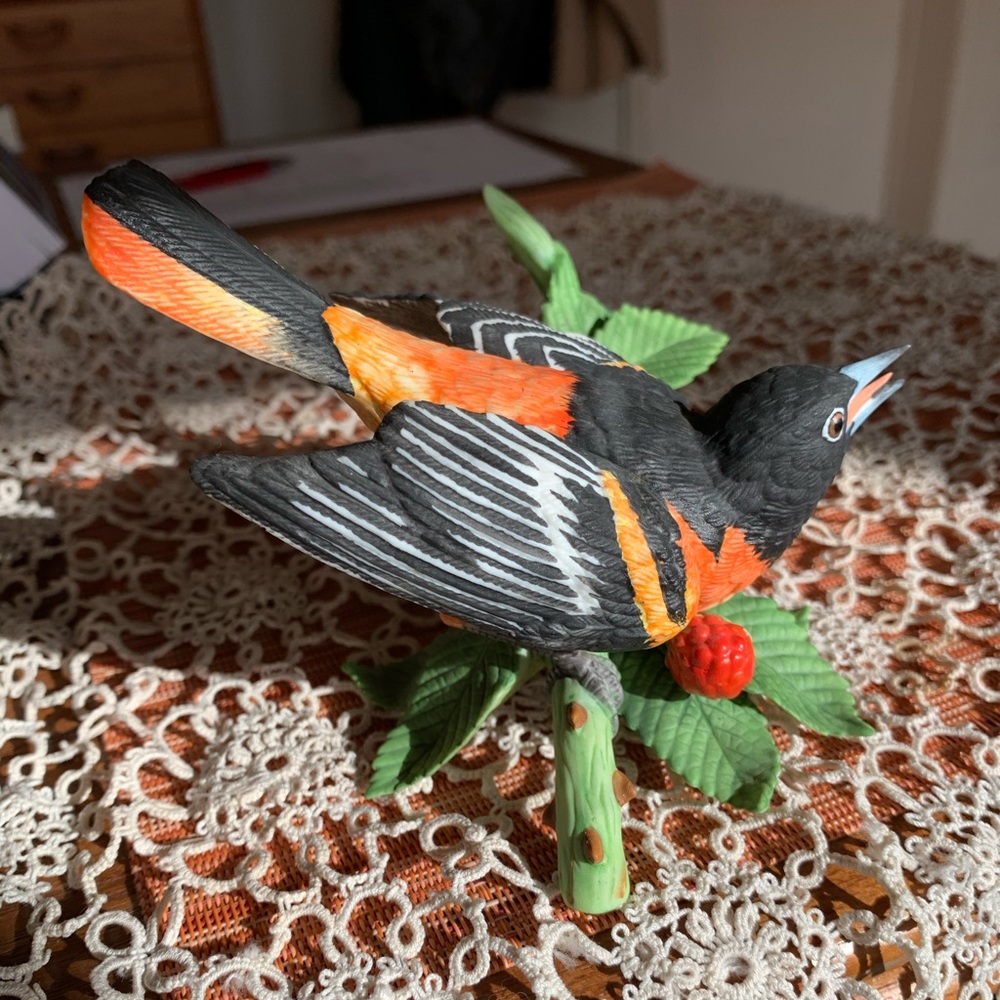 Mint condition Lenox porcelain bird figurine 1990